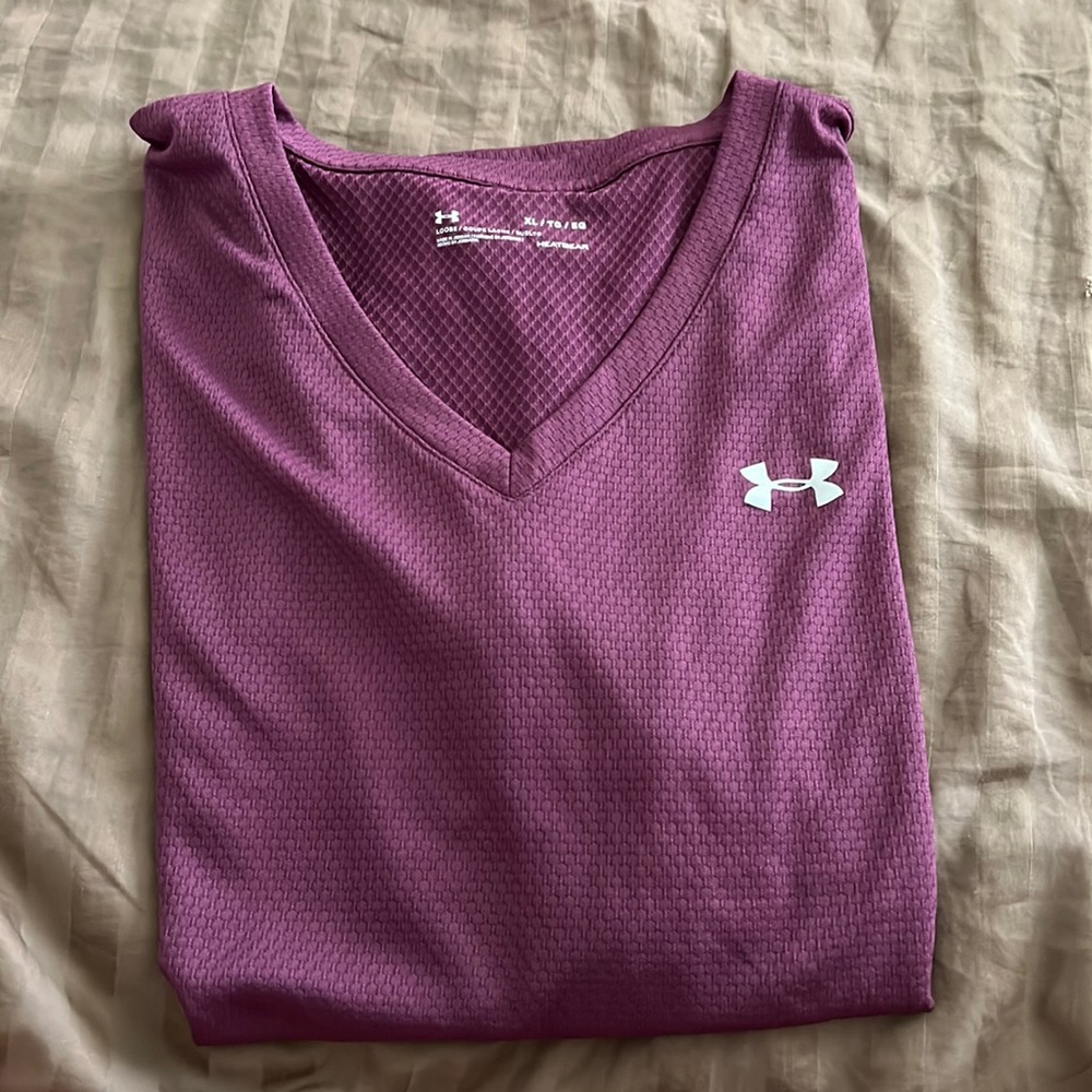 Under Armour V-Neck Workout Tee ✨✨